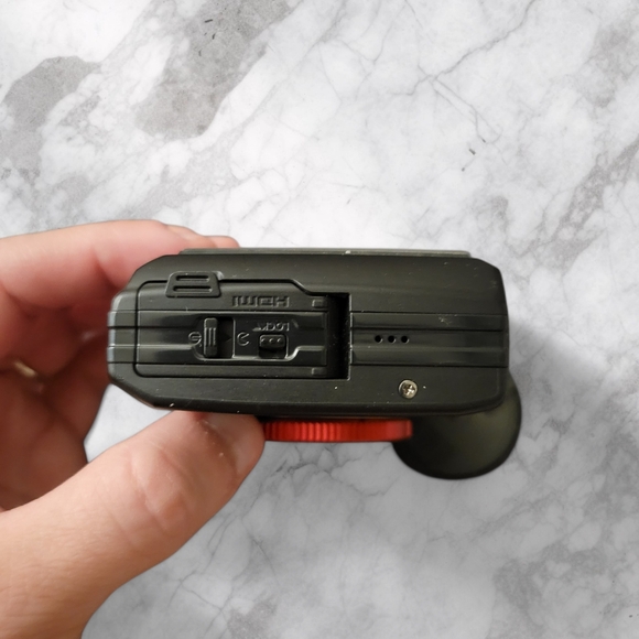 Olympus Stylus Tough TG-4 16-megapixel Waterproof Digital Camera - Picture 10 of 12